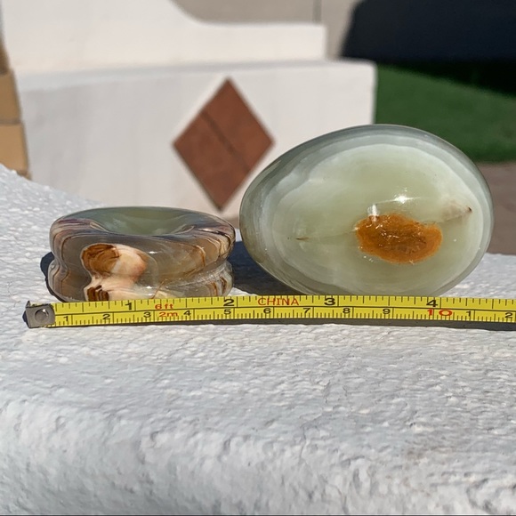 Banded Green Onyx Crystal Egg w. Matching Stand - Picture 5 of 6
